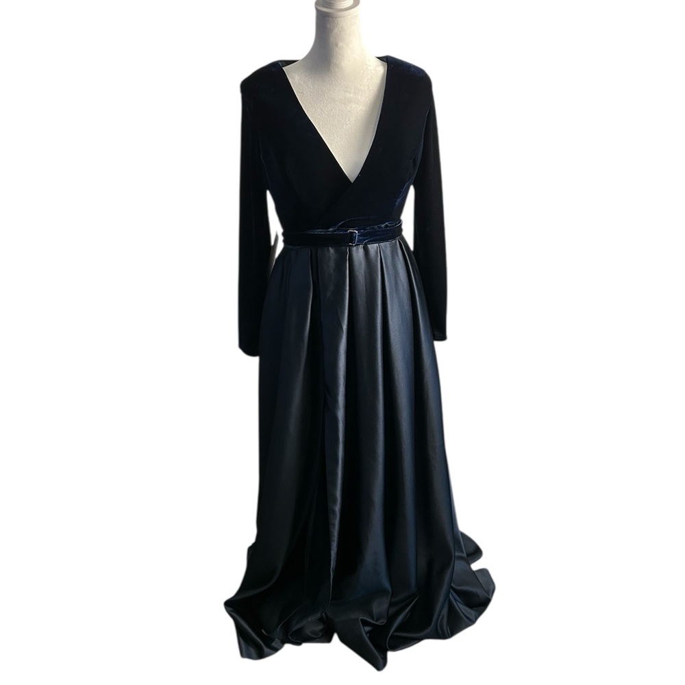 Holiday Ball Formal Long Gown Long Sleeve Velvet Top Navy Small/6 New 2349